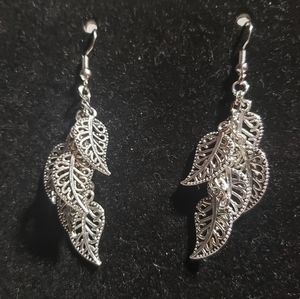 💎 boho / chandelier style silver leaf earrings